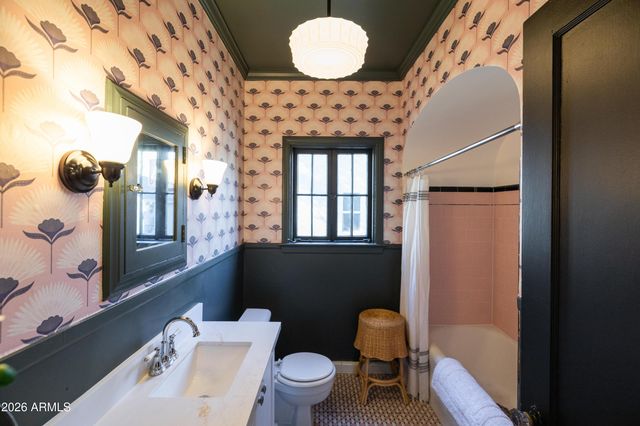 330 W ALMERIA Road, Phoenix, AZ 85003