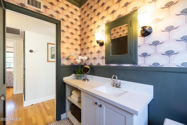 330 W ALMERIA Road, Phoenix, AZ 85003