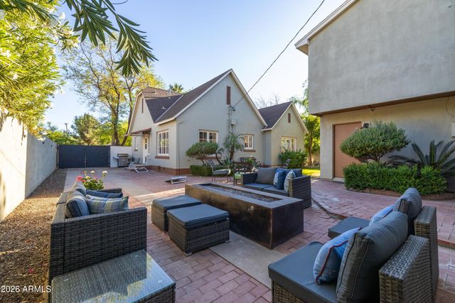 330 W ALMERIA Road, Phoenix, AZ 85003