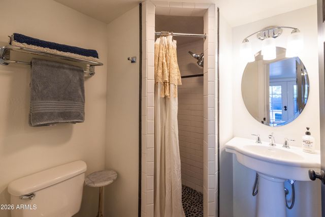 330 W ALMERIA Road, Phoenix, AZ 85003