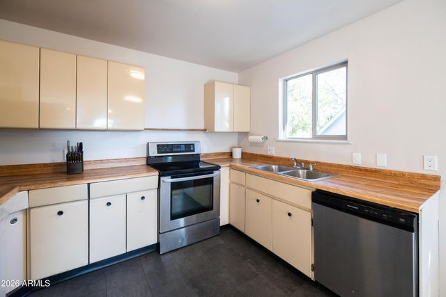 330 W ALMERIA Road, Phoenix, AZ 85003