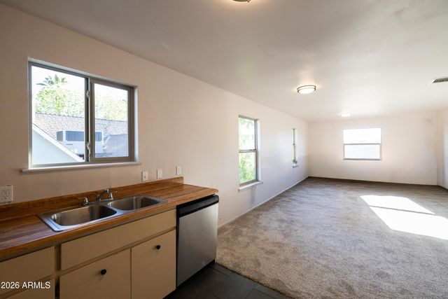 330 W ALMERIA Road, Phoenix, AZ 85003