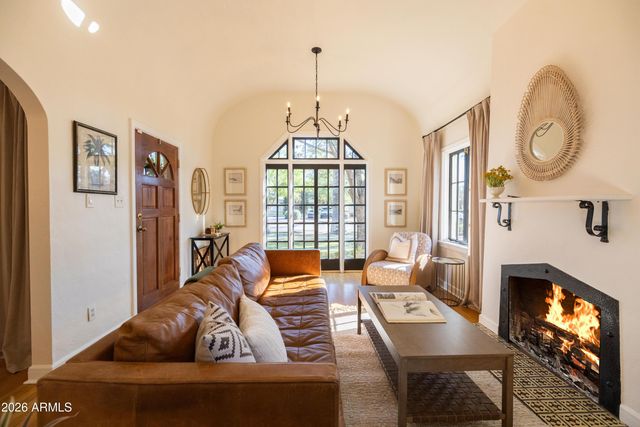 330 W ALMERIA Road, Phoenix, AZ 85003