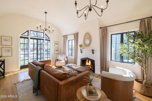 330 W ALMERIA Road, Phoenix, AZ 85003