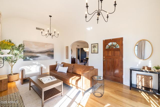 330 W ALMERIA Road, Phoenix, AZ 85003