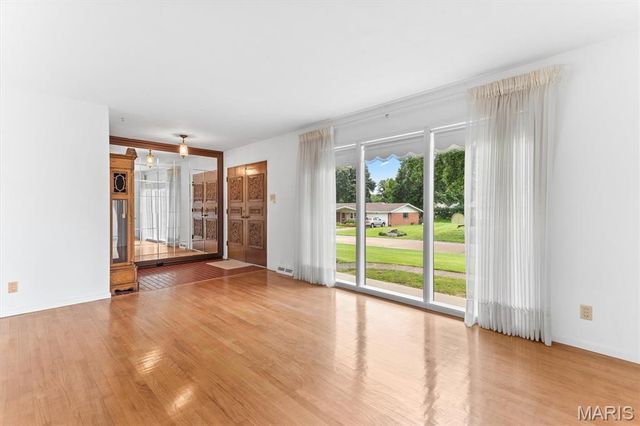 10215 Dovercrest Drive, Unincorporated, MO 63128