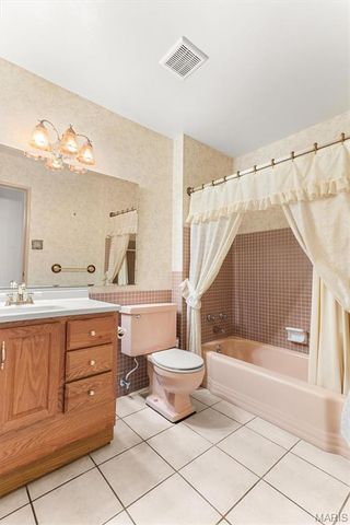 10215 Dovercrest Drive, Unincorporated, MO 63128