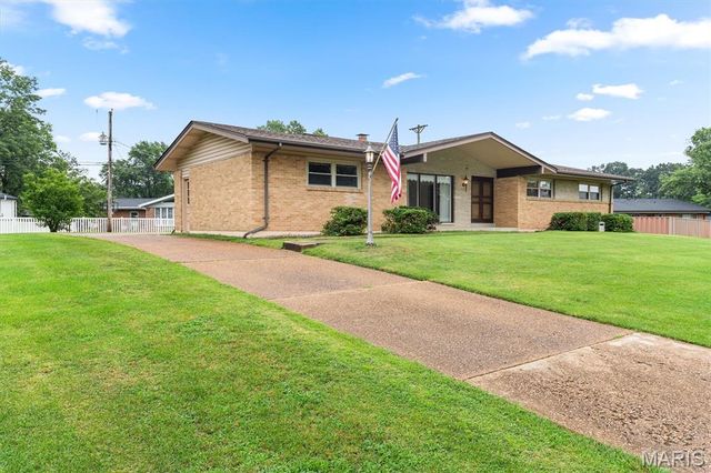 10215 Dovercrest Drive, Unincorporated, MO 63128