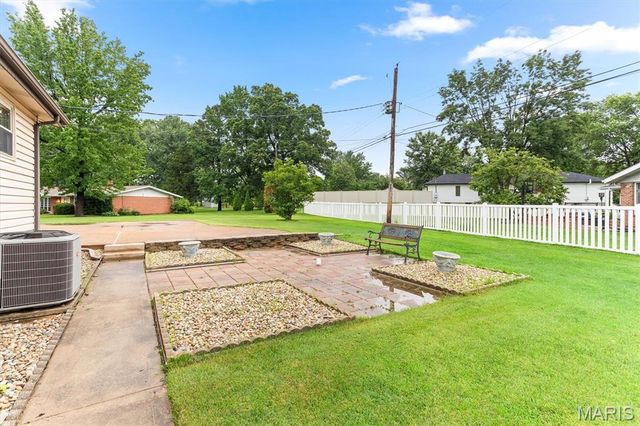 10215 Dovercrest Drive, Unincorporated, MO 63128