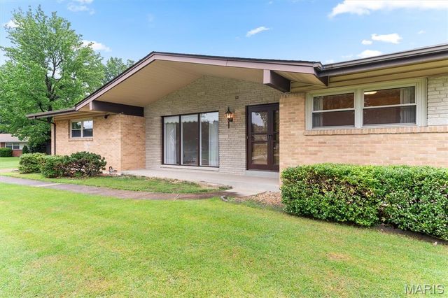 10215 Dovercrest Drive, Unincorporated, MO 63128