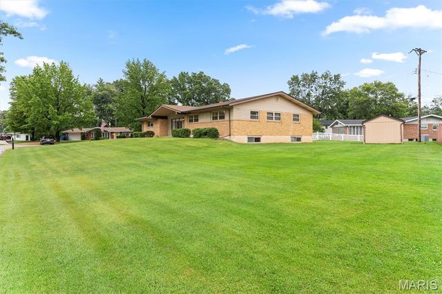 10215 Dovercrest Drive, Unincorporated, MO 63128