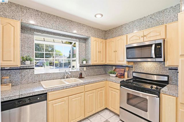 4179 Eggers Dr, Fremont, CA 94536