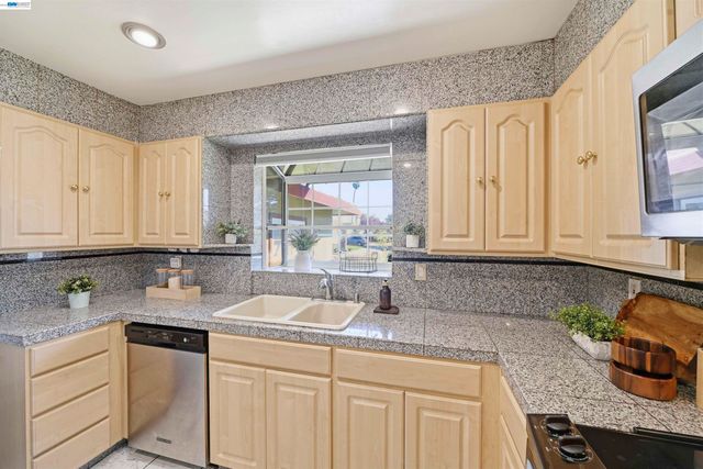 4179 Eggers Dr, Fremont, CA 94536