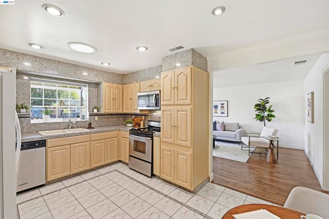 4179 Eggers Dr, Fremont, CA 94536