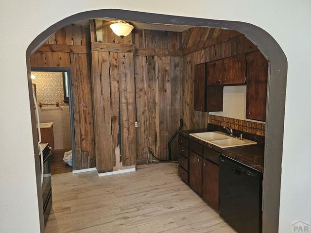 2105 Pine St, Pueblo, CO 81004