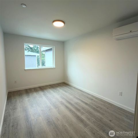 648 B SW 139th Street, Burien, WA 98166