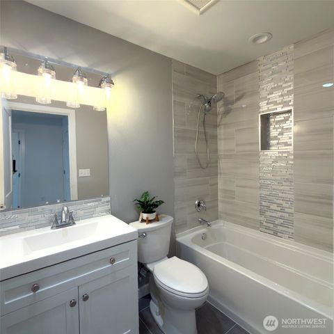648 B SW 139th Street, Burien, WA 98166