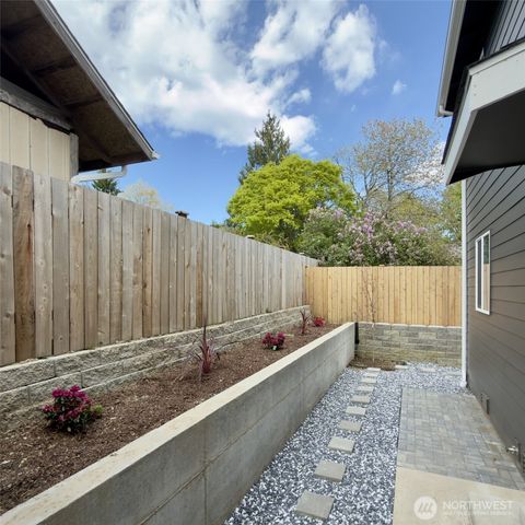 648 B SW 139th Street, Burien, WA 98166