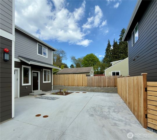 648 B SW 139th Street, Burien, WA 98166