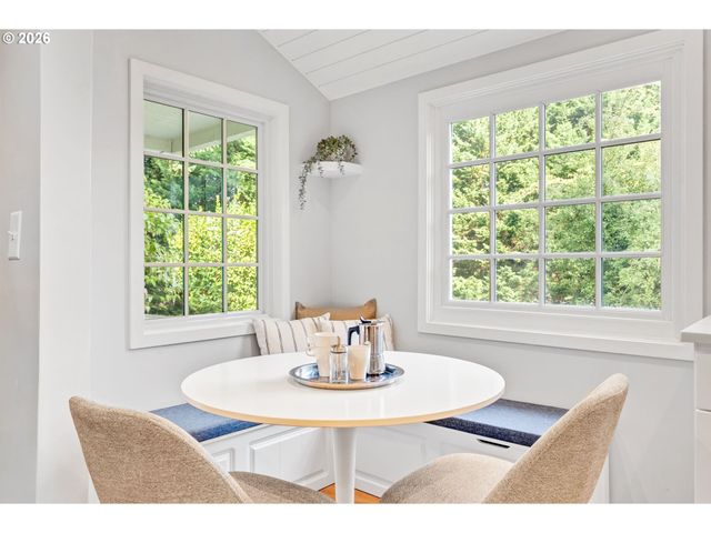 2300 CHILDS Rd, Lake Oswego, OR 97034