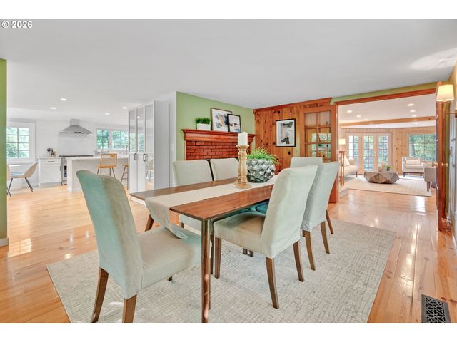 2300 CHILDS Rd, Lake Oswego, OR 97034