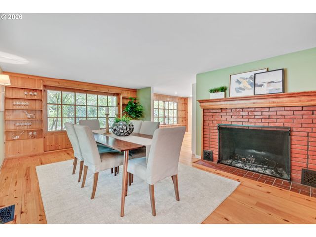 2300 CHILDS Rd, Lake Oswego, OR 97034