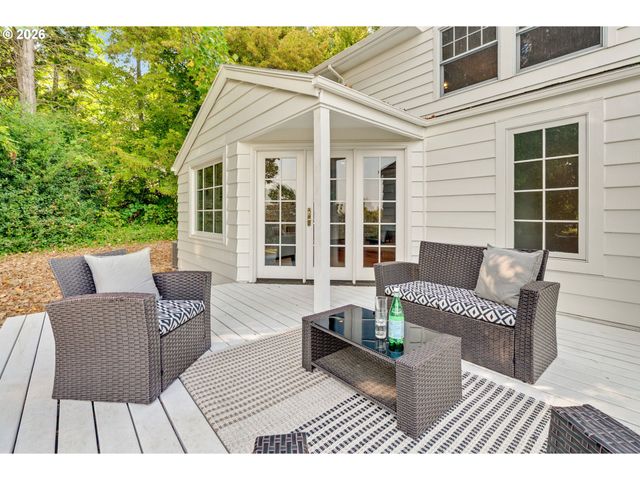 2300 CHILDS Rd, Lake Oswego, OR 97034