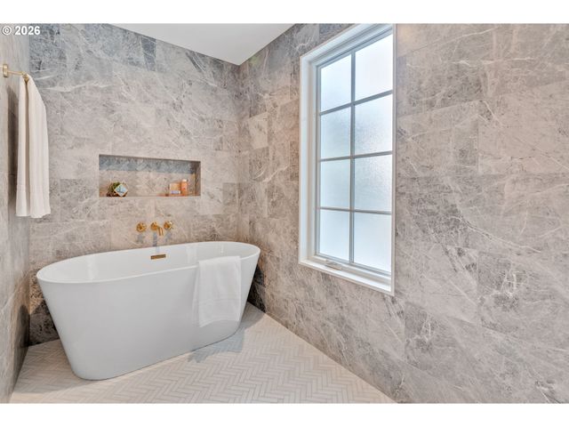 2300 CHILDS Rd, Lake Oswego, OR 97034