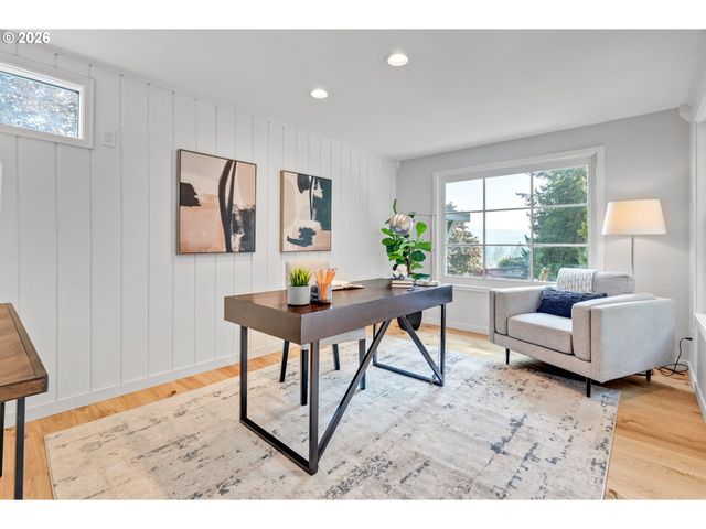 2300 CHILDS Rd, Lake Oswego, OR 97034