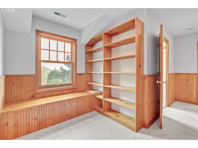 2300 CHILDS Rd, Lake Oswego, OR 97034