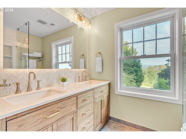 2300 CHILDS Rd, Lake Oswego, OR 97034