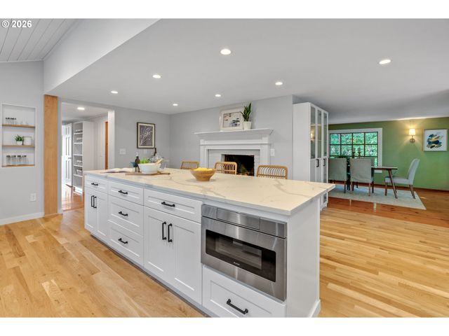 2300 CHILDS Rd, Lake Oswego, OR 97034