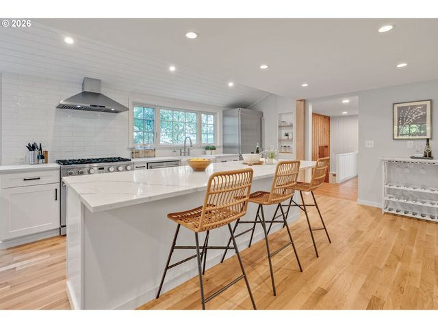2300 CHILDS Rd, Lake Oswego, OR 97034
