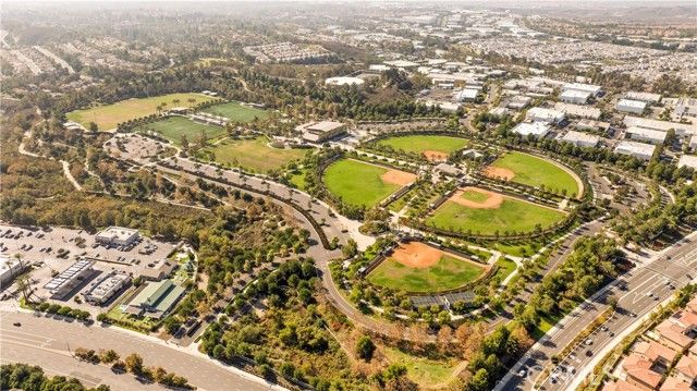 220 Edna Pkwy, Lake Forest (el Toro), CA 92630