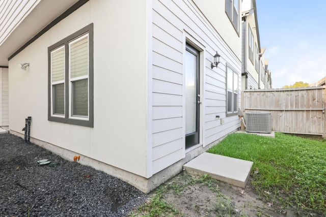 341 N Centro Circle, Shenandoah, TX 77385