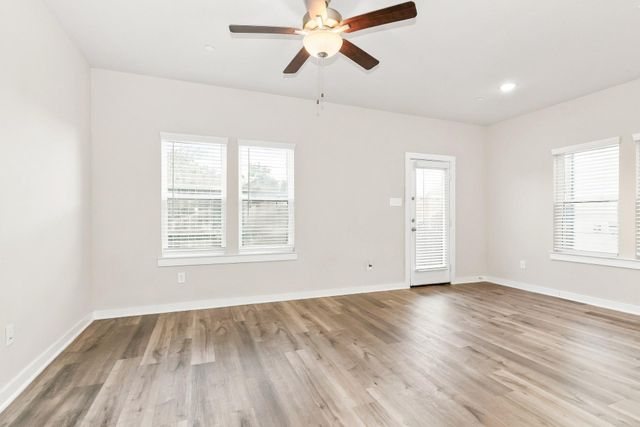 341 N Centro Circle, Shenandoah, TX 77385
