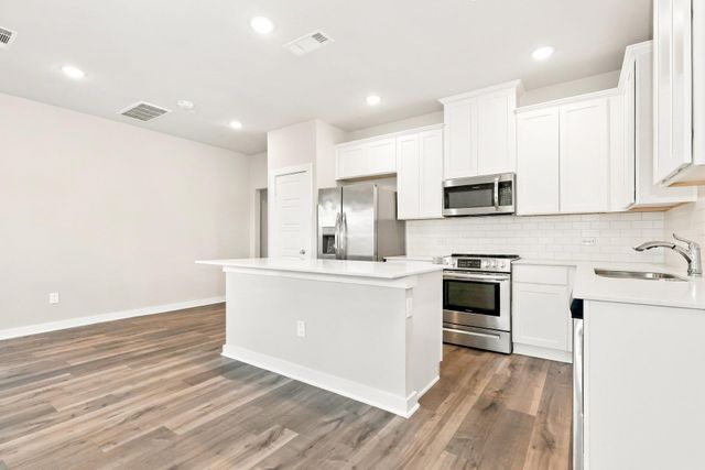 341 N Centro Circle, Shenandoah, TX 77385