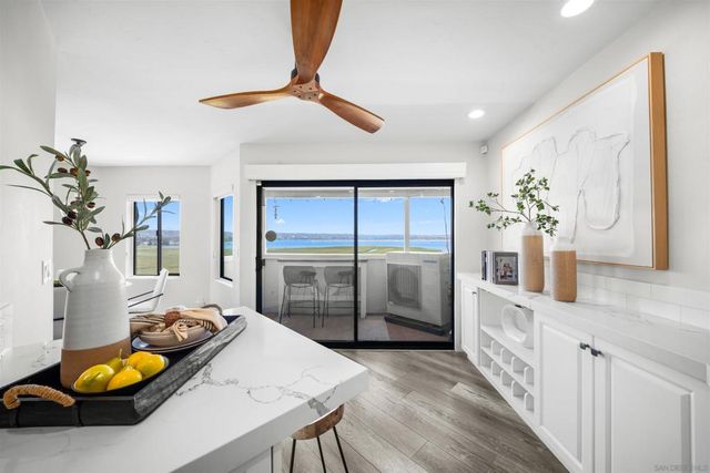 3955 Honeycutt St 202, San Diego, CA 92109