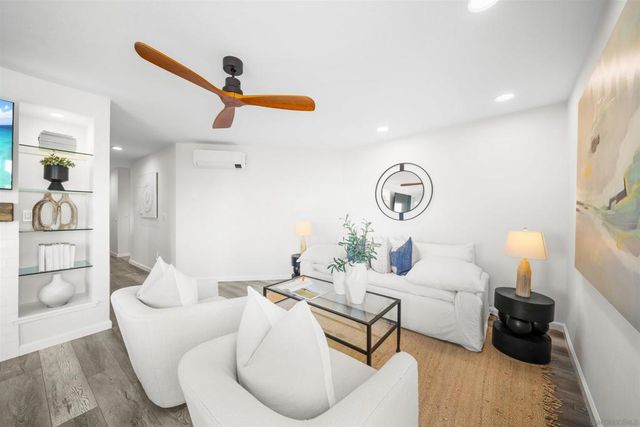3955 Honeycutt St 202, San Diego, CA 92109