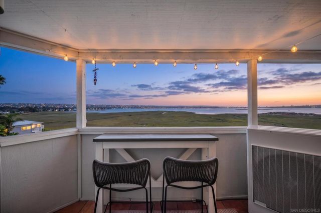 3955 Honeycutt St 202, San Diego, CA 92109