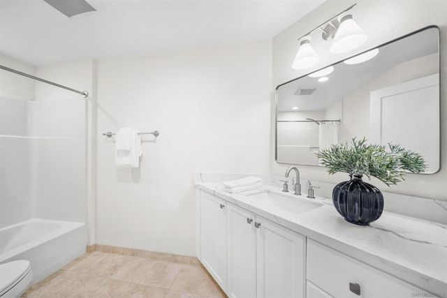 3955 Honeycutt St 202, San Diego, CA 92109