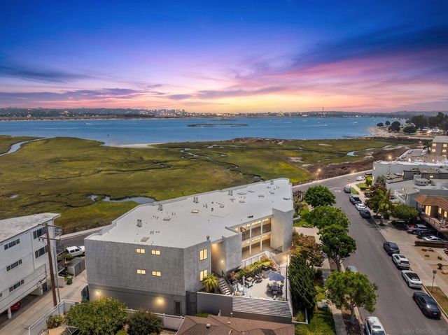 3955 Honeycutt St 202, San Diego, CA 92109
