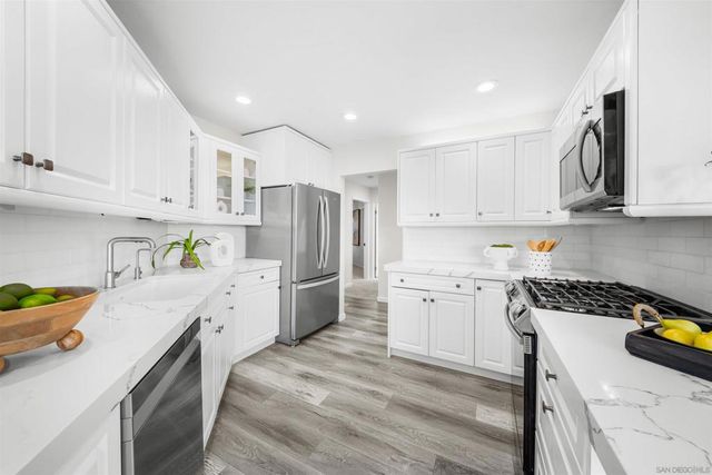 3955 Honeycutt St 202, San Diego, CA 92109