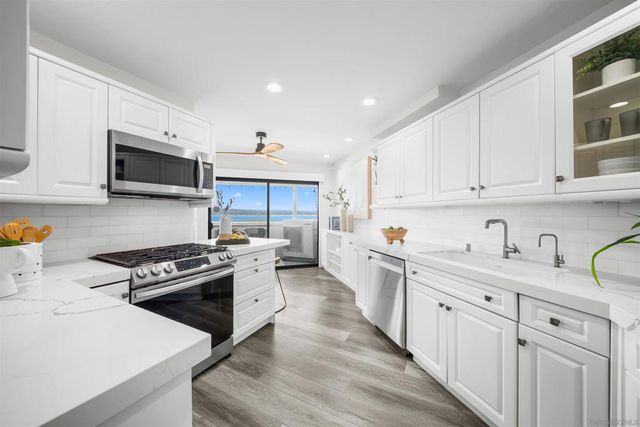 3955 Honeycutt St 202, San Diego, CA 92109