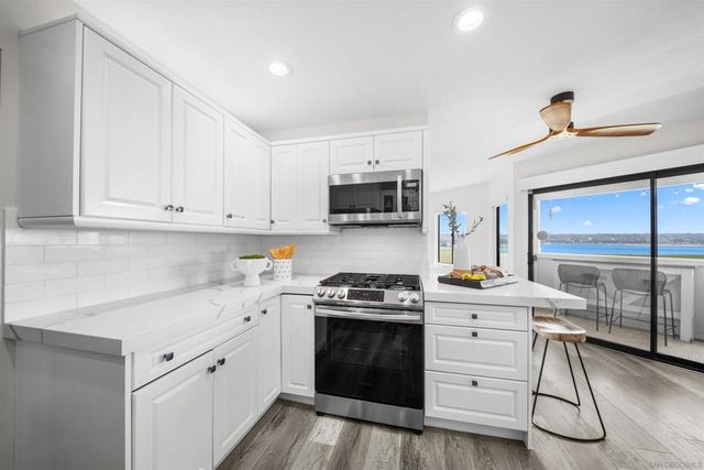 3955 Honeycutt St 202, San Diego, CA 92109