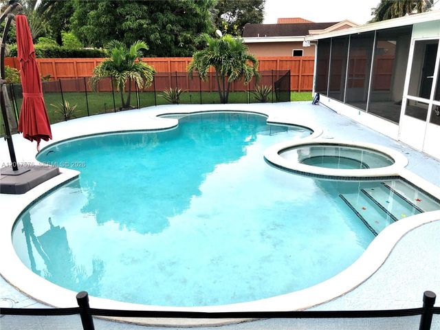 15481 SW 155th Ter, Miami, FL 33187