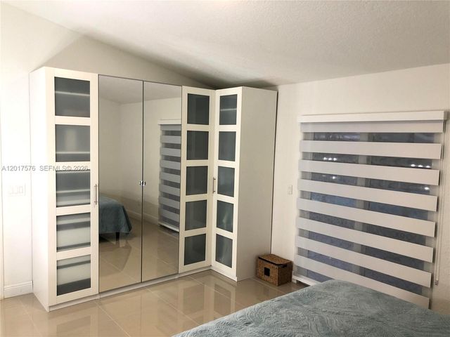 15481 SW 155th Ter, Miami, FL 33187