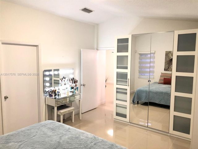 15481 SW 155th Ter, Miami, FL 33187