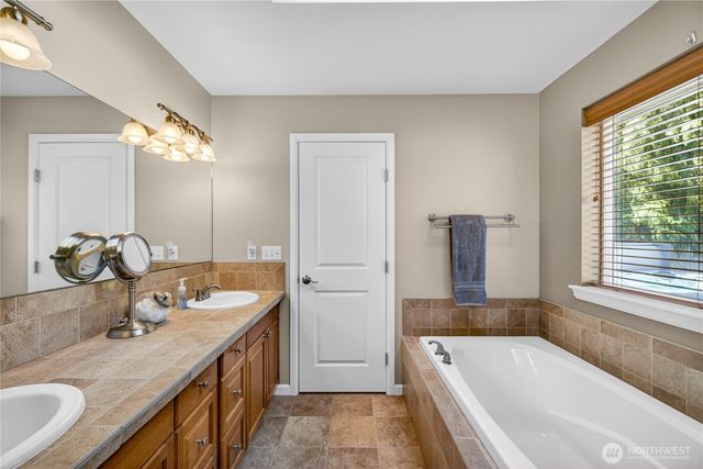 333 Lakeside Drive, Sedro Woolley, WA 98284