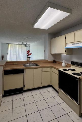 7720 NW 50th Street 107, Lauderhill, FL 33351
